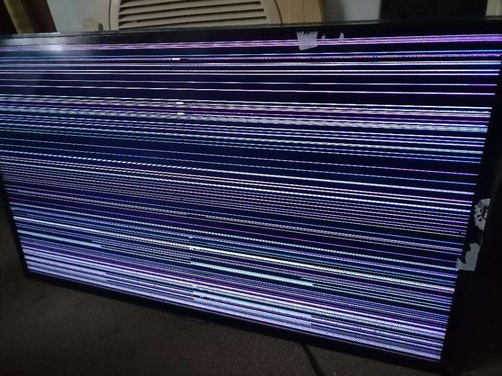 Televisions SAMSUNG UA40ES6200 LED TV*FLASHING COLOURS ON SCREEN